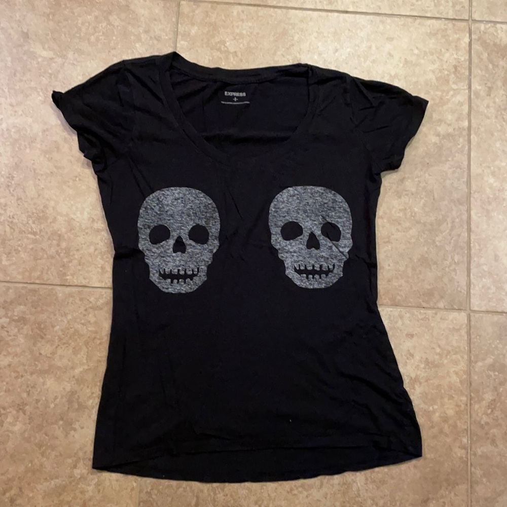 3 for $10! 👍👍 Express small black with skull short sleeve tee